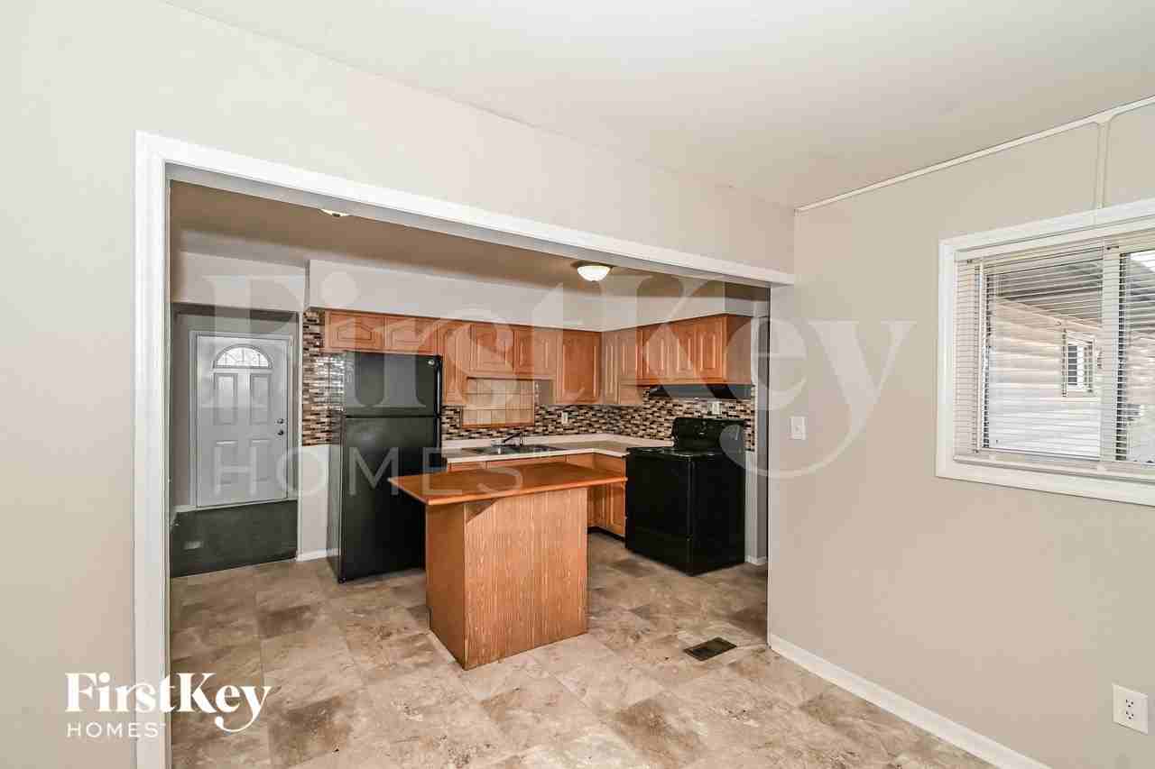 2531 Boulevard Pl - Photo 4 of 12