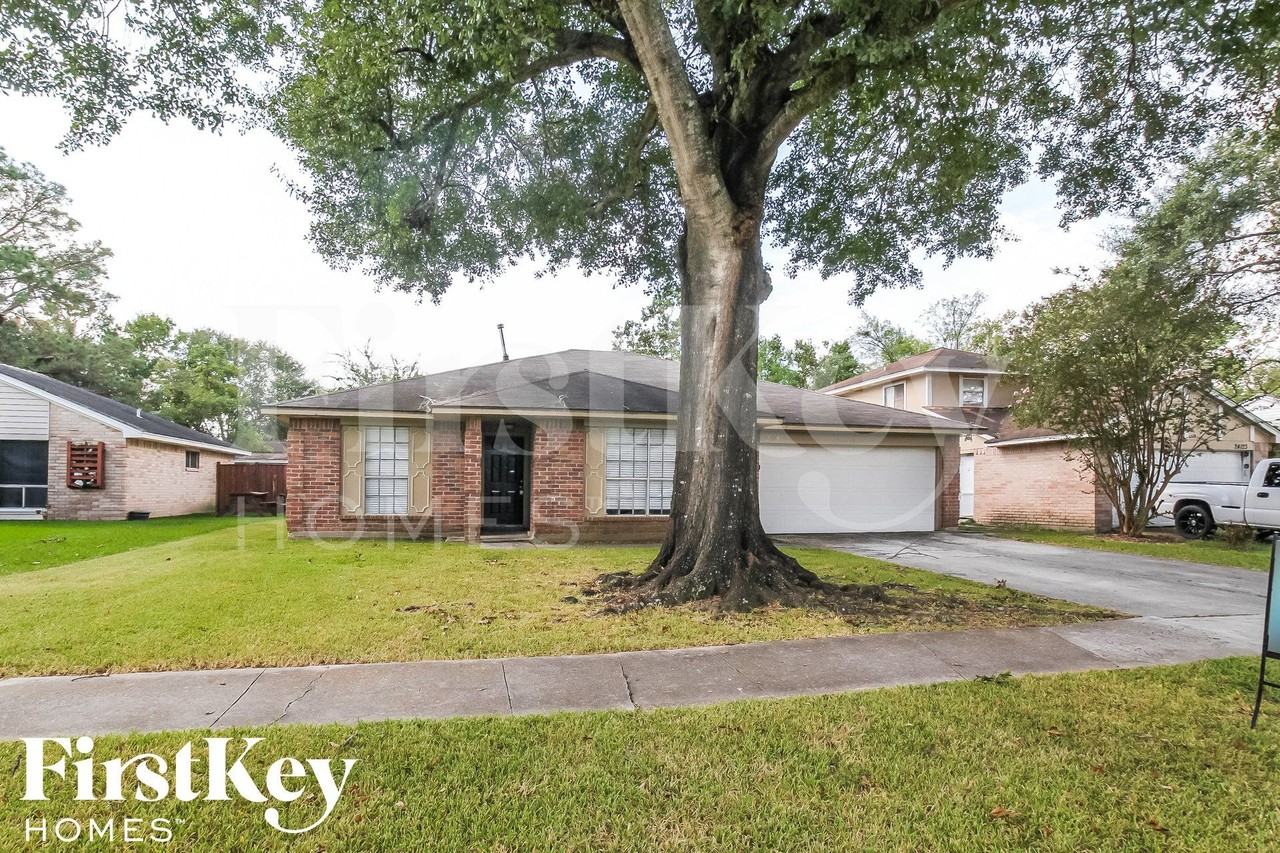 24119 Lone Elm Dr - Photo 2 of 15