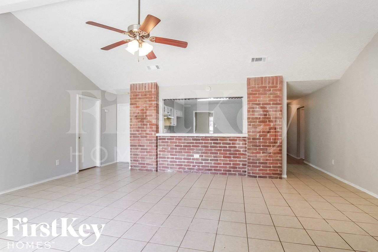 24119 Lone Elm Dr - Photo 4 of 15