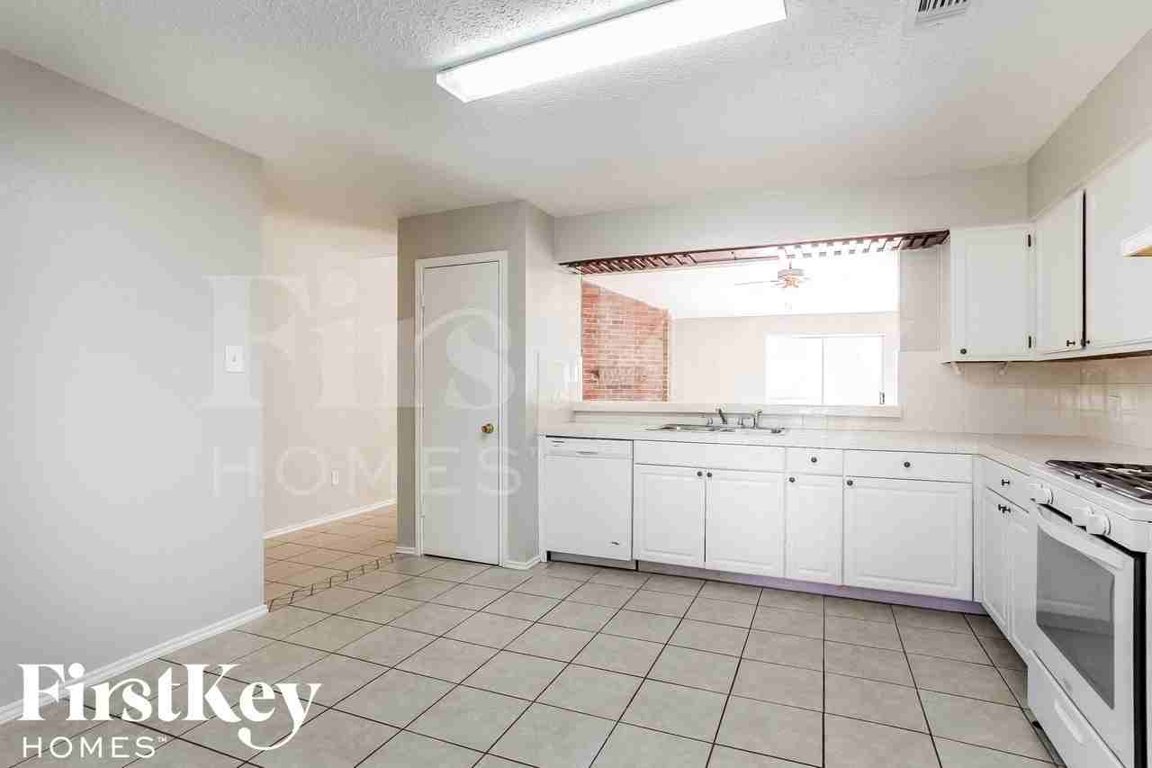 24119 Lone Elm Dr - Photo 5 of 15