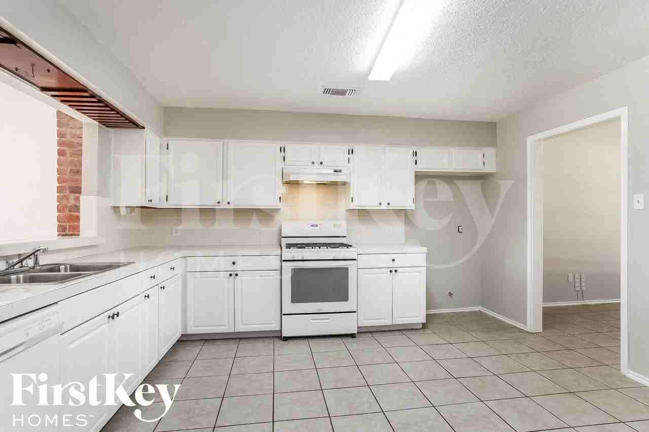 24119 Lone Elm Dr - Photo 6 of 15