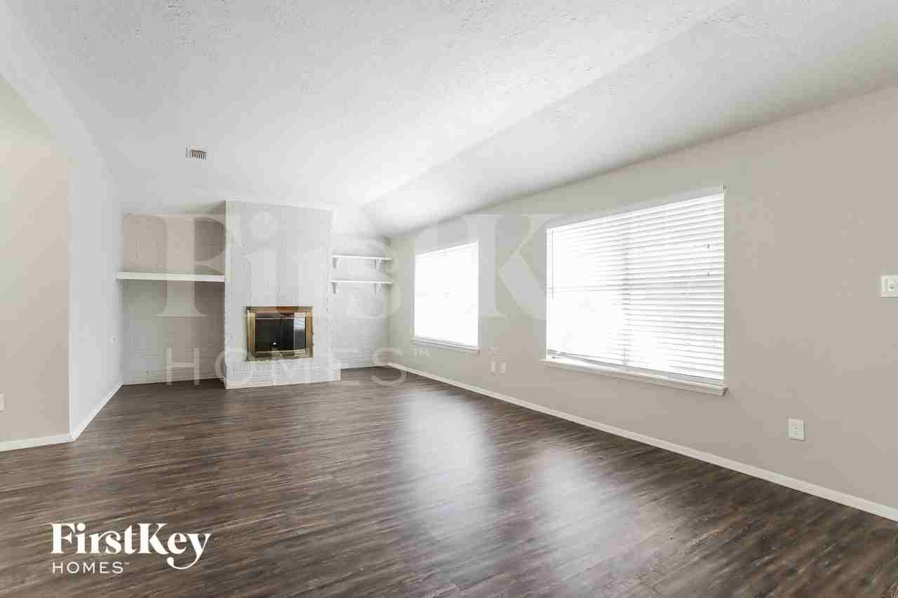 22403 Ivygate Dr - Photo 3 of 15