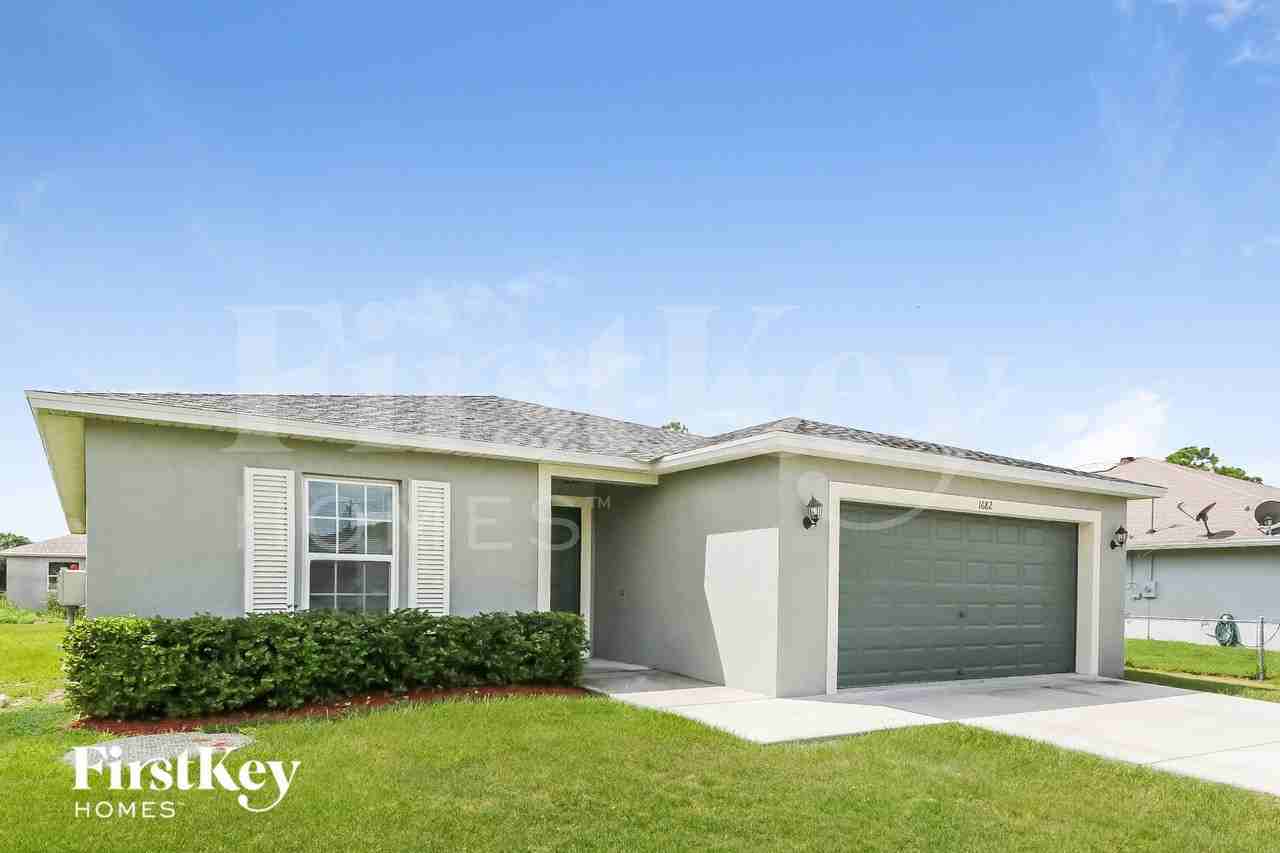 1682 Sw Crawford Ave - Photo 3 of 15