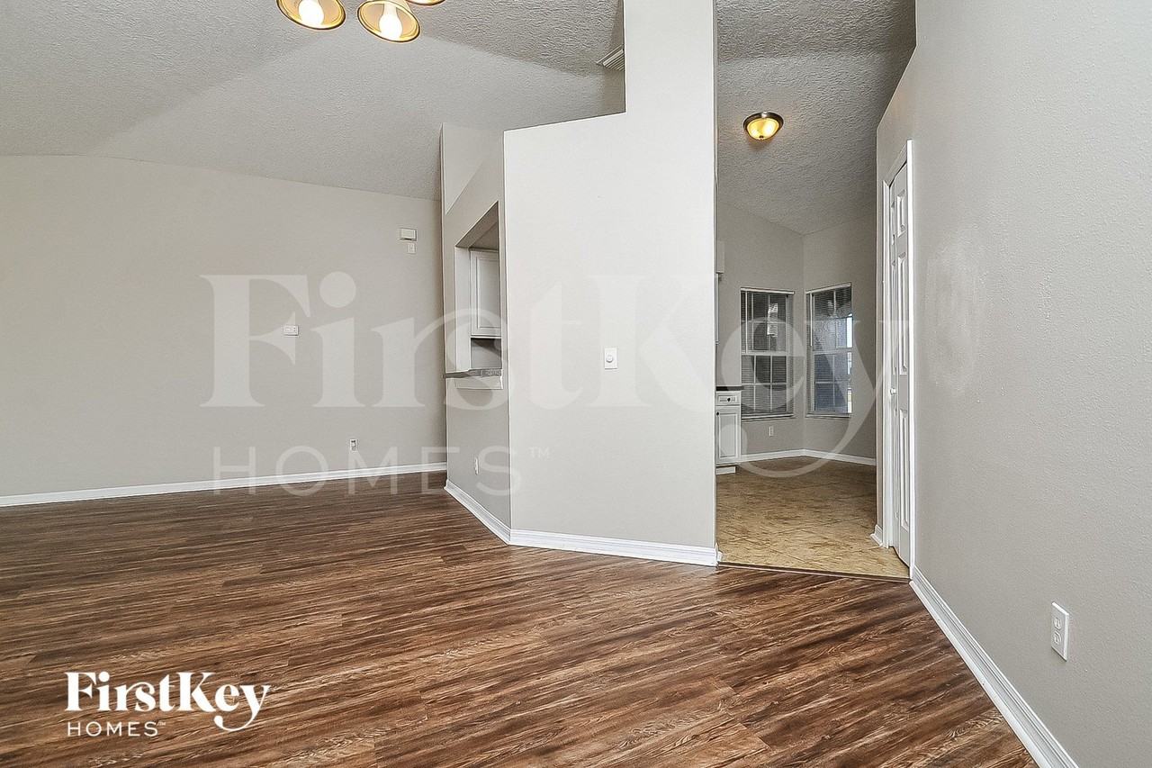 12101 Feldwood Creek Ln - Photo 2 of 15