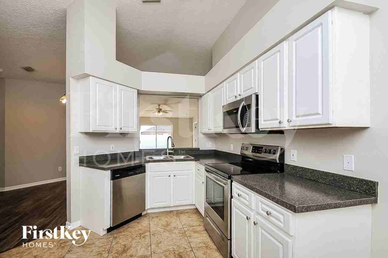 12101 Feldwood Creek Ln - Photo 4 of 15