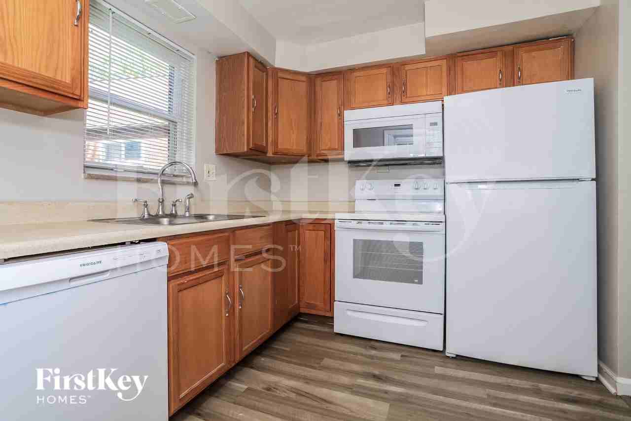 1183 Toluca Ct - Photo 5 of 16