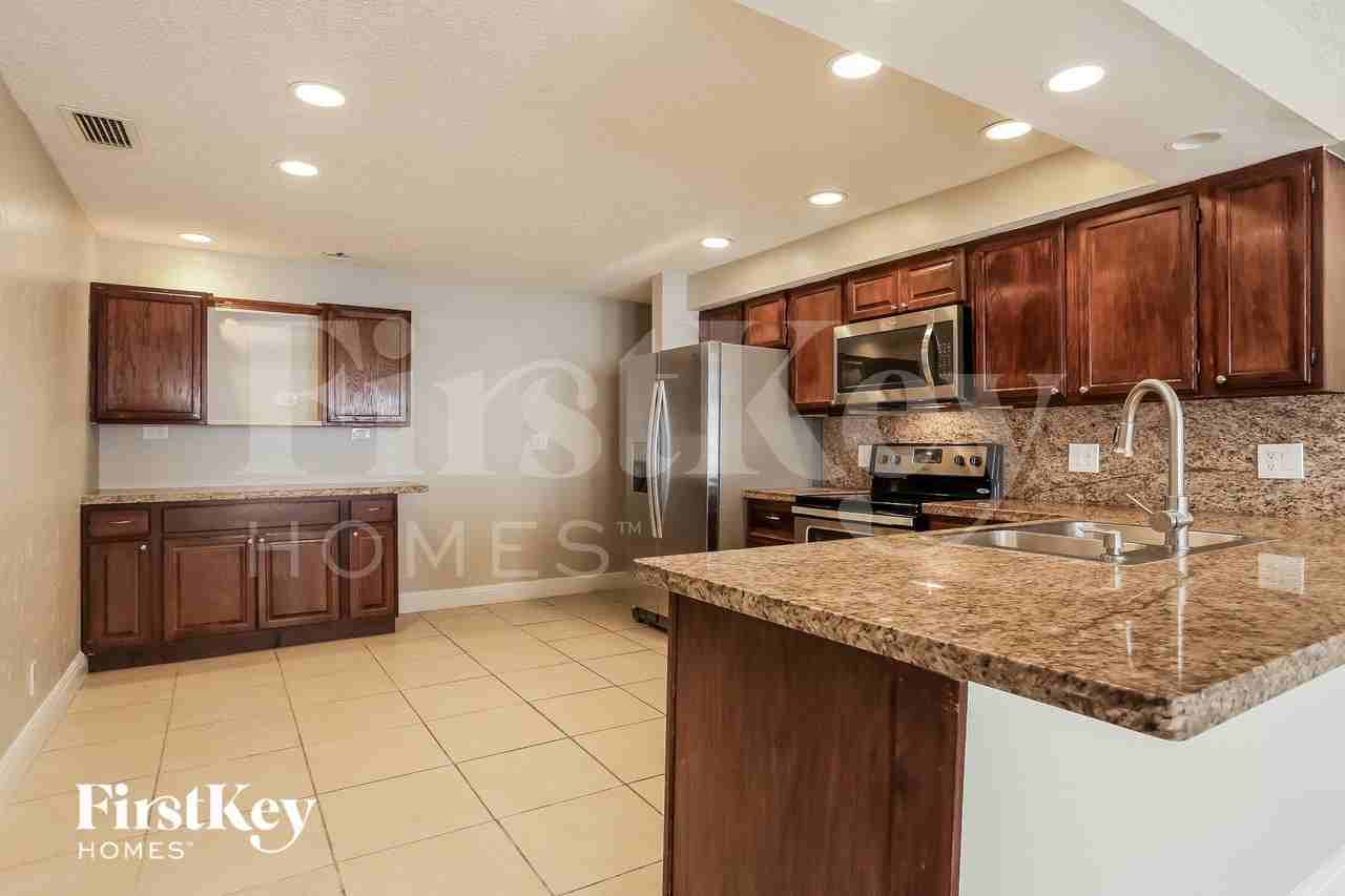 11201 Nw 39th Ct - Photo 6 of 15