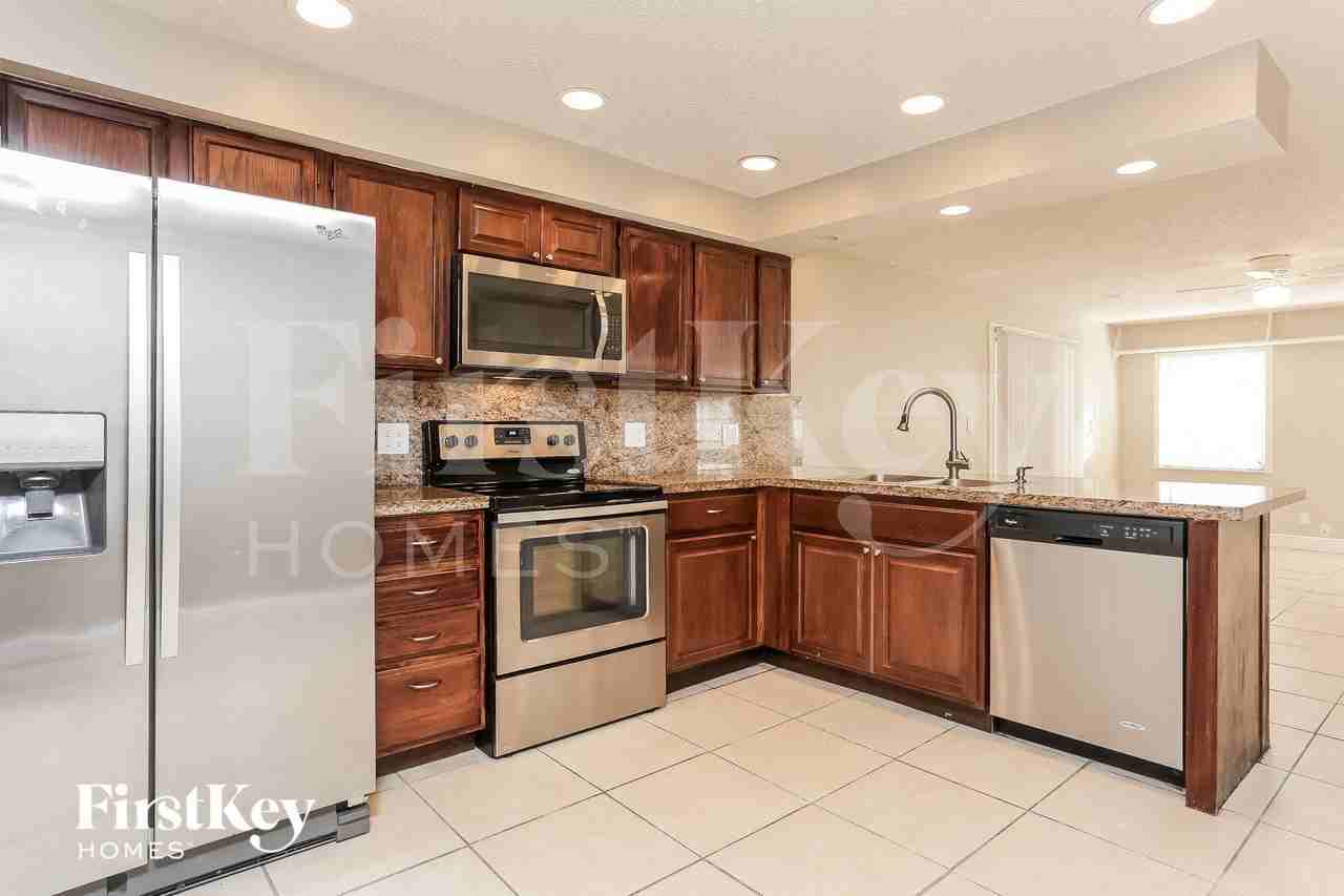 11201 Nw 39th Ct - Photo 7 of 15