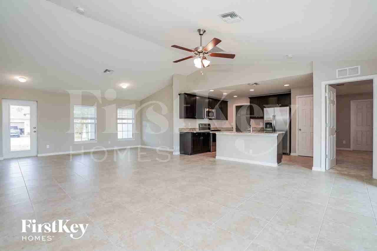 1114 Sw 40th Ter - Photo 3 of 15