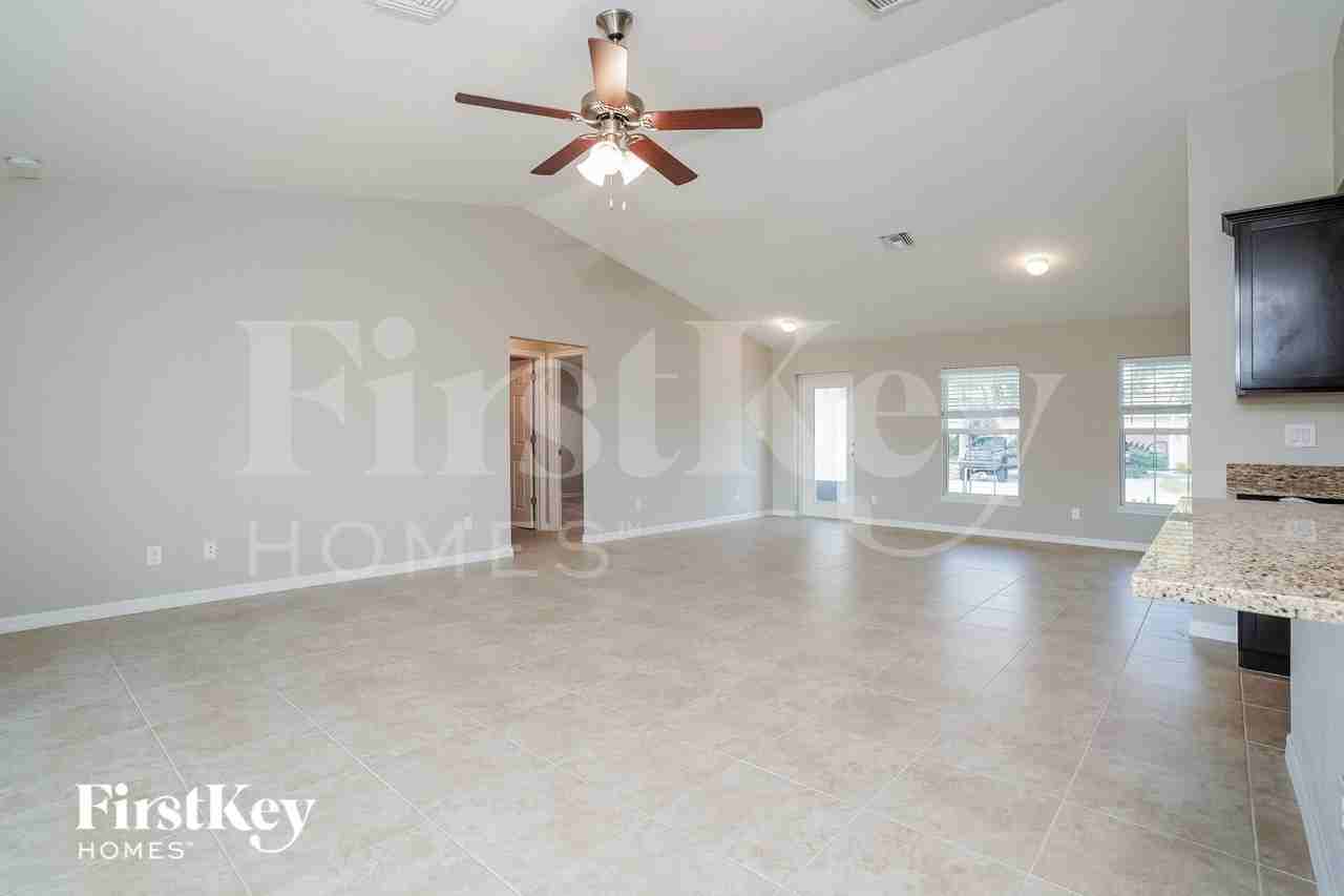 1114 Sw 40th Ter - Photo 4 of 15