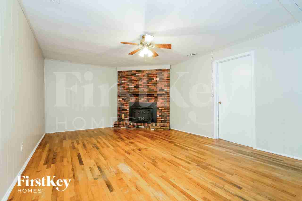 10408 Bradbury Dr - Photo 2 of 15