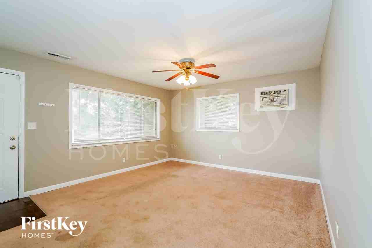 10408 Bradbury Dr - Photo 3 of 15