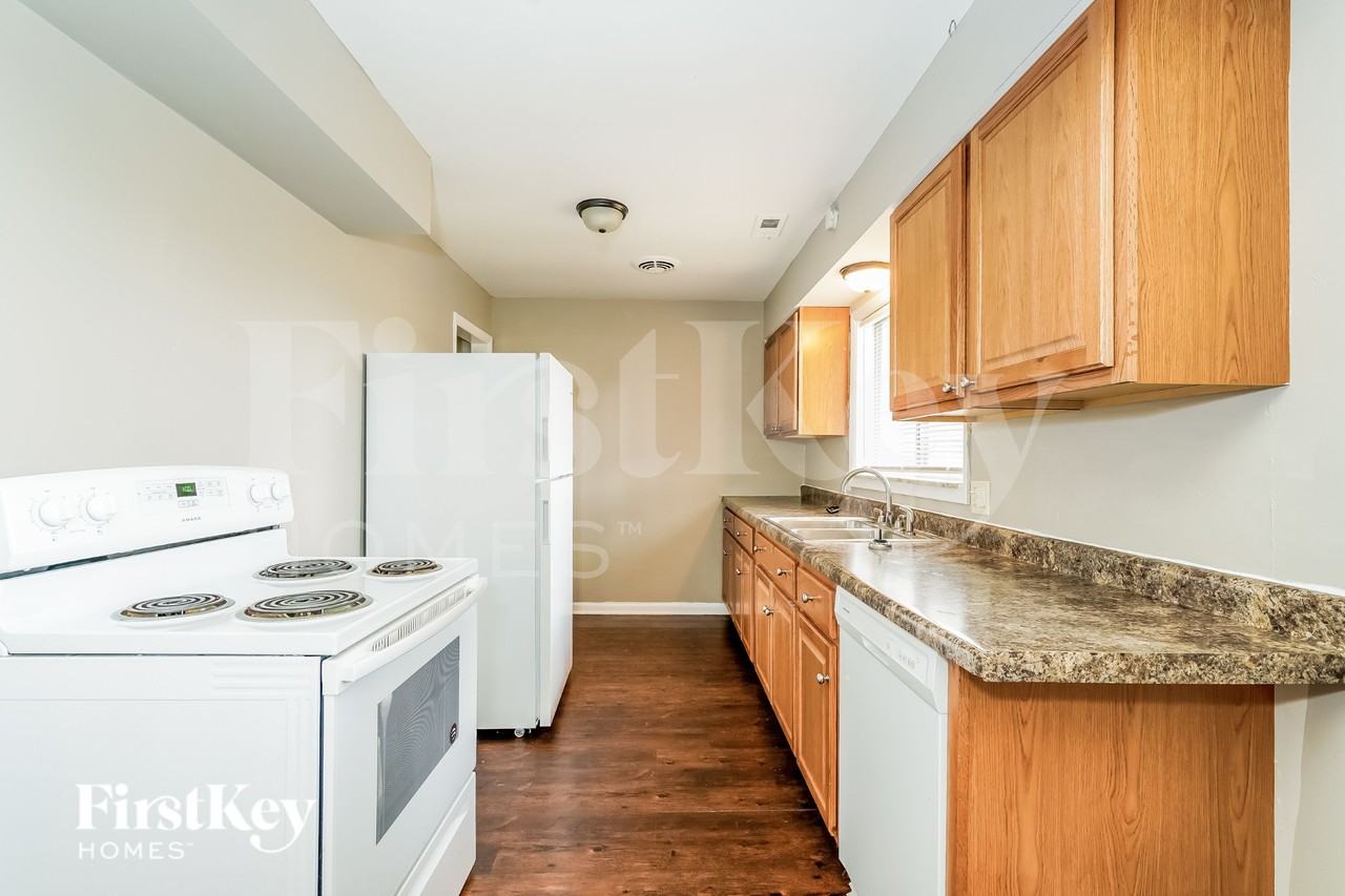 10408 Bradbury Dr - Photo 5 of 15