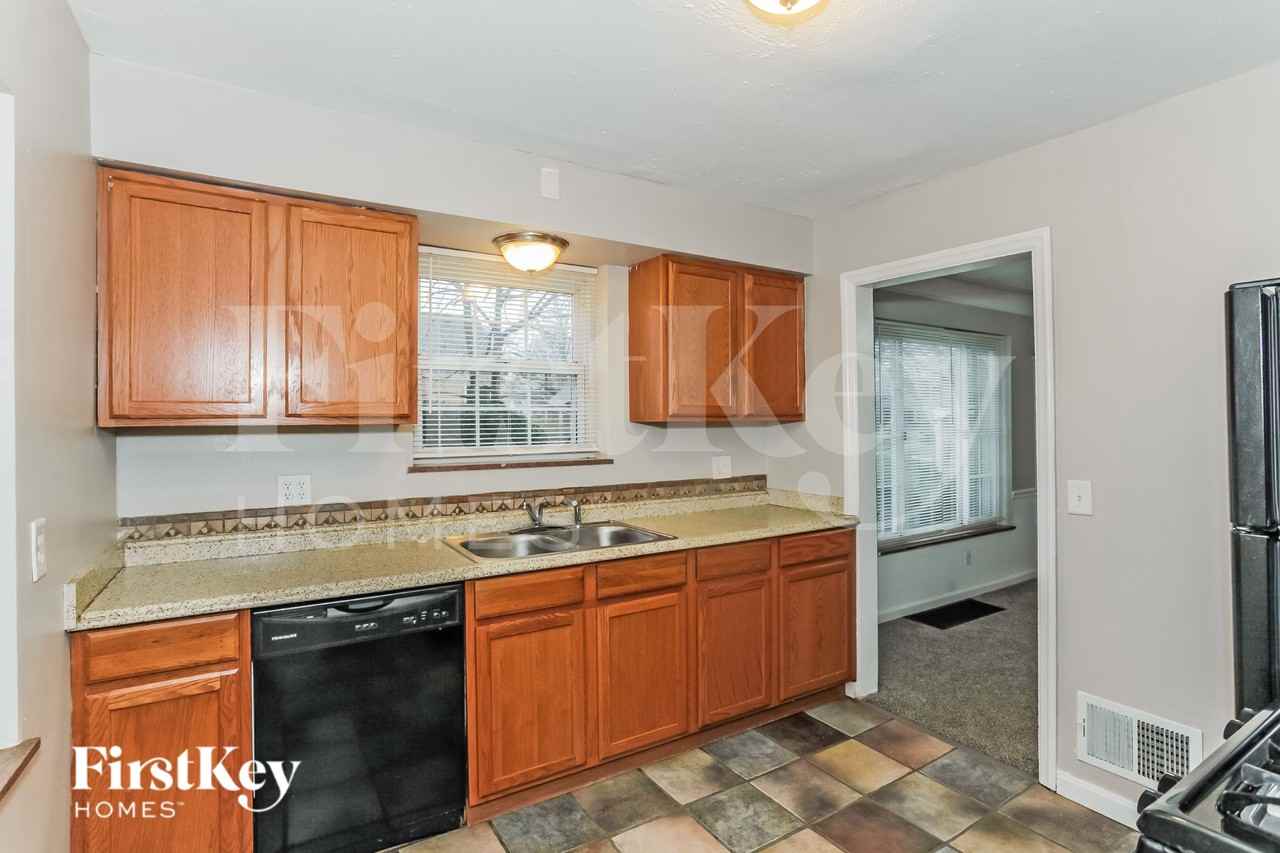 1017 W North Bend Rd - Photo 6 of 16