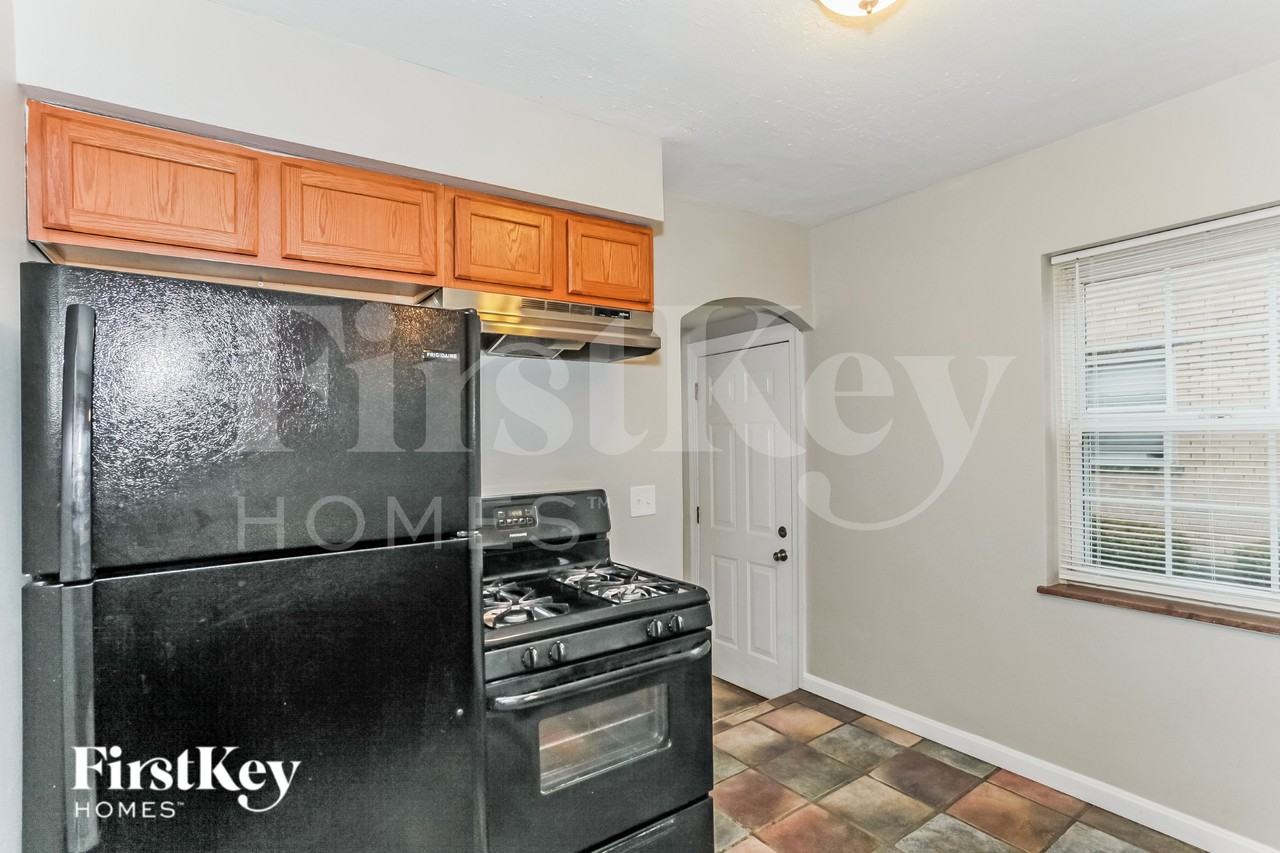 1017 W North Bend Rd - Photo 7 of 16