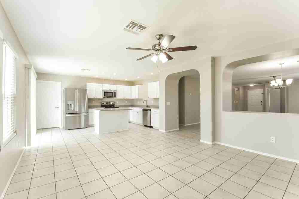 10509 W Angels Ln - Photo 5 of 16