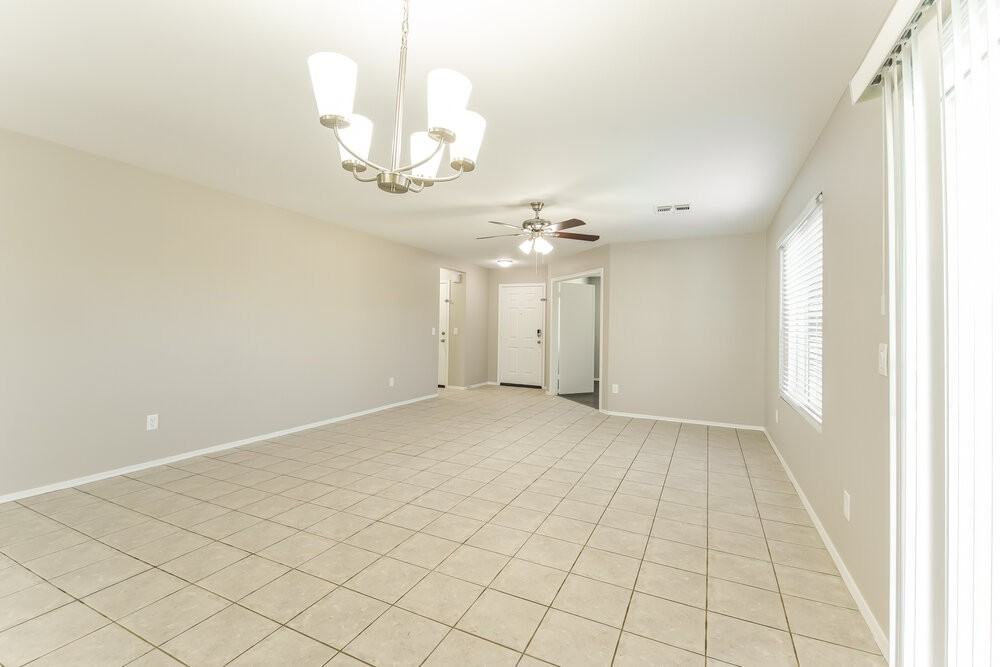 10509 W Angels Ln - Photo 7 of 16