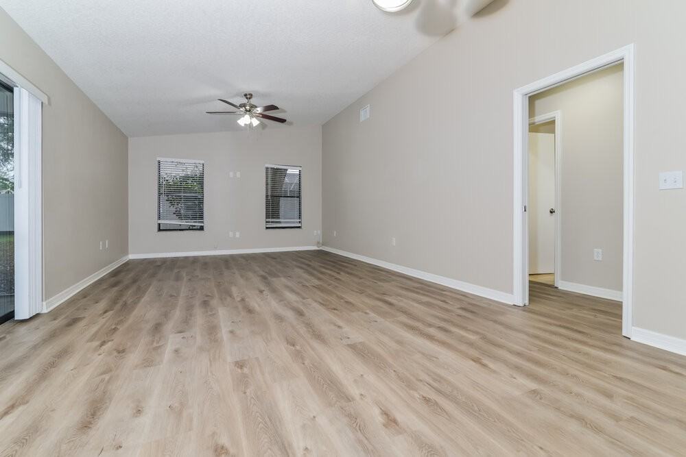 336 Shorewood Dr - Photo 3 of 16