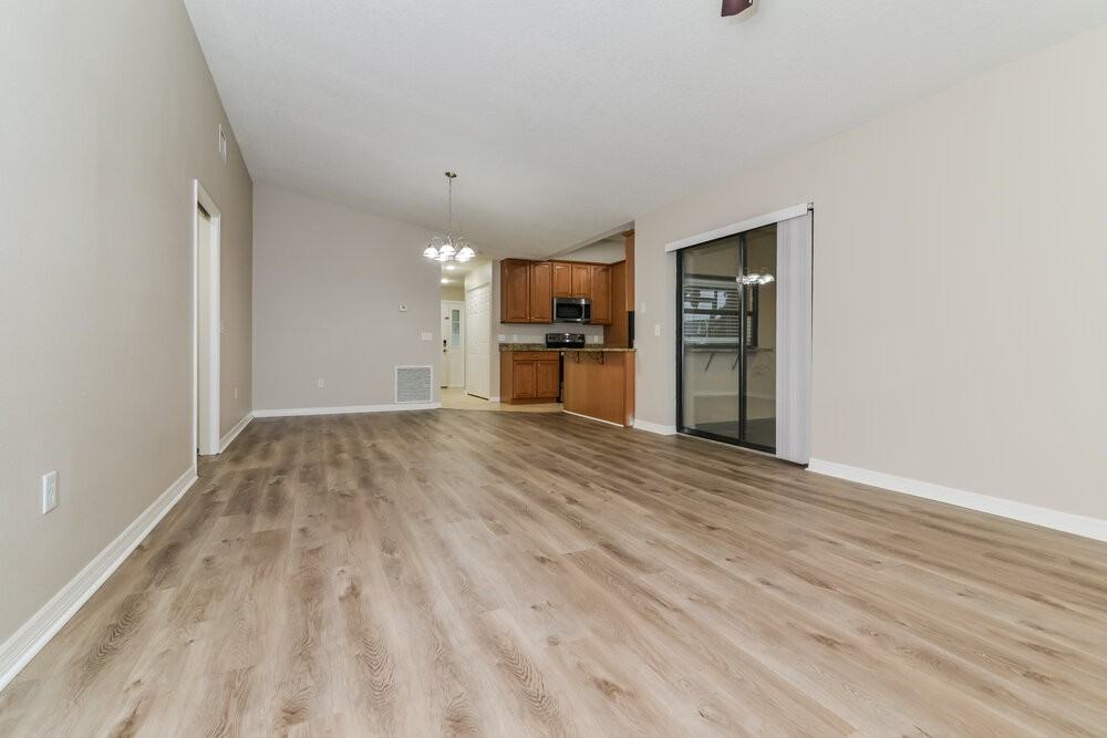 336 Shorewood Dr - Photo 4 of 16