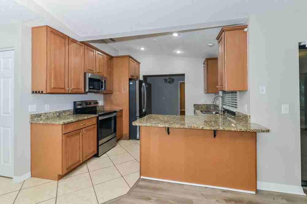 336 Shorewood Dr - Photo 6 of 16