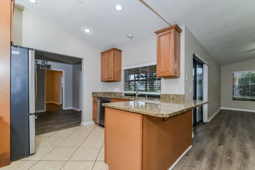 336 Shorewood Dr - Photo 7 of 16