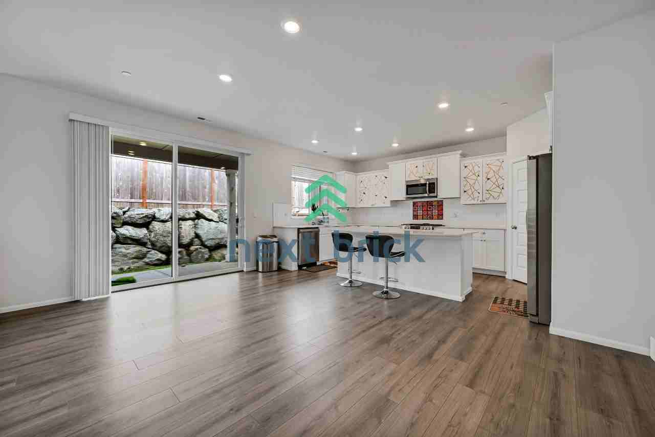 909 Wyndham Pl - Photo 6 of 23