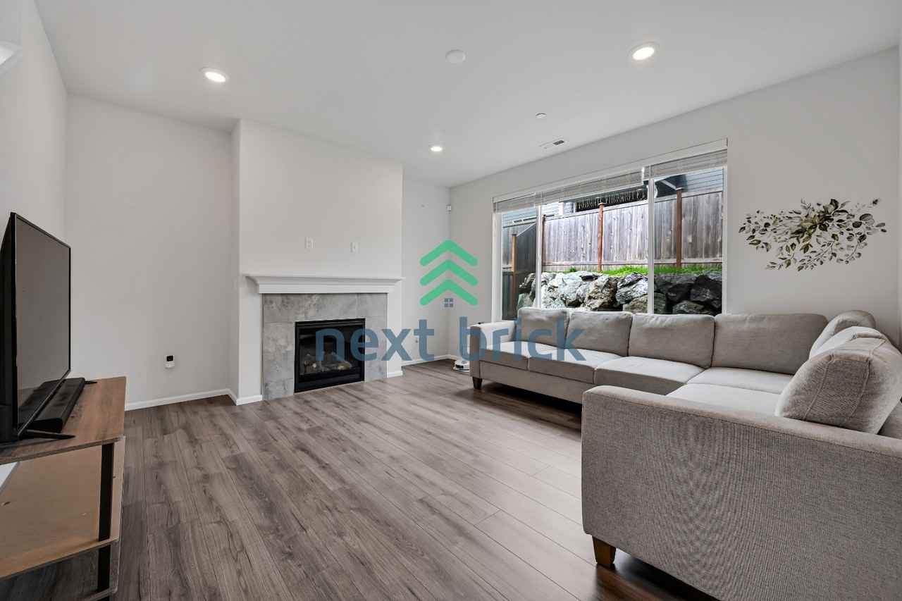 909 Wyndham Pl - Photo 7 of 23