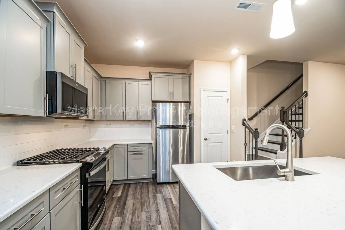 1241 Citadel Ave - Photo 3 of 10