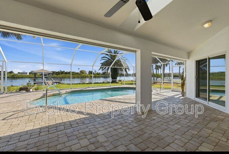 470 Lambert Ave - Photo 4 of 41