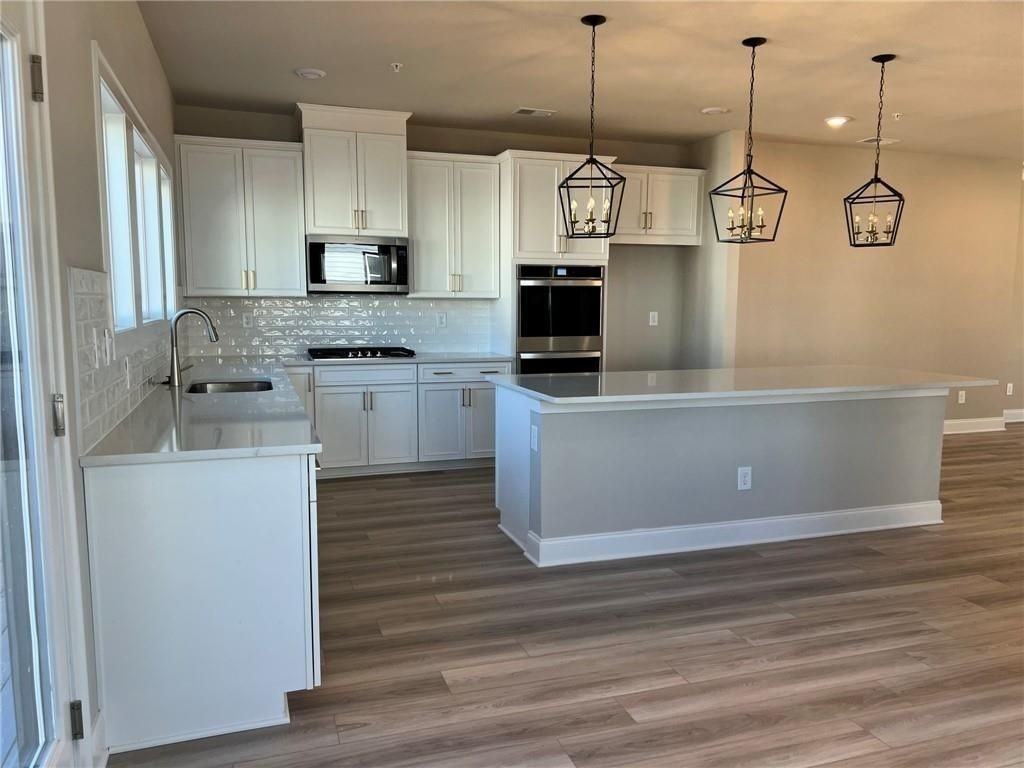 431 Lincoln St - Photo 2 of 16