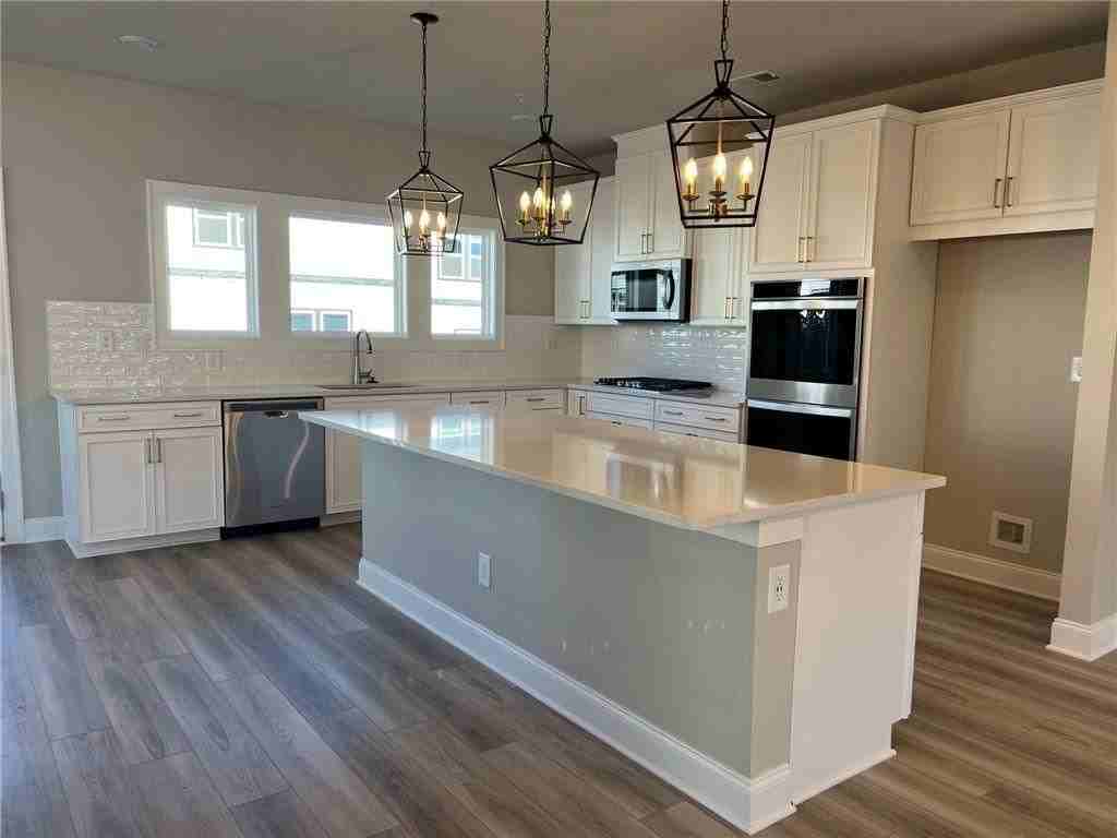 431 Lincoln St - Photo 3 of 16