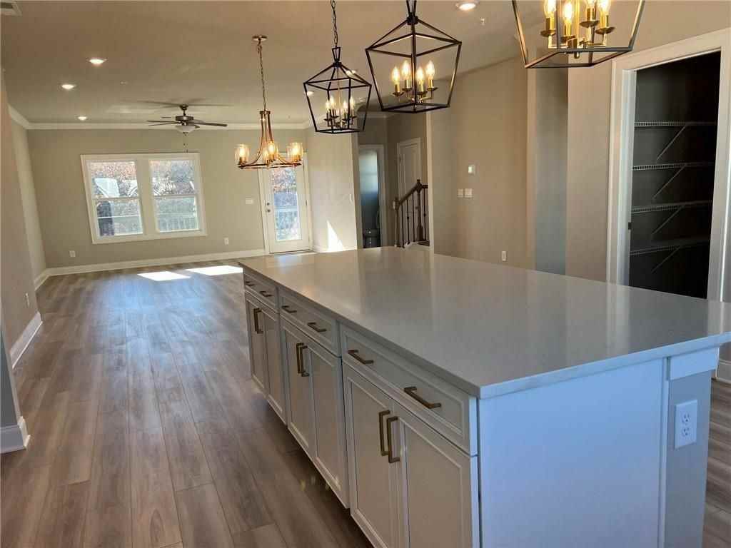 431 Lincoln St - Photo 4 of 16