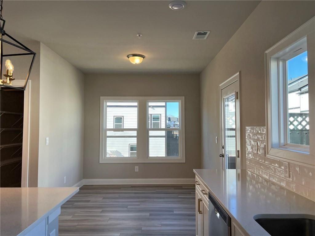 431 Lincoln St - Photo 5 of 16