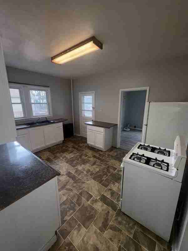 27 Edison St - Photo 6 of 20