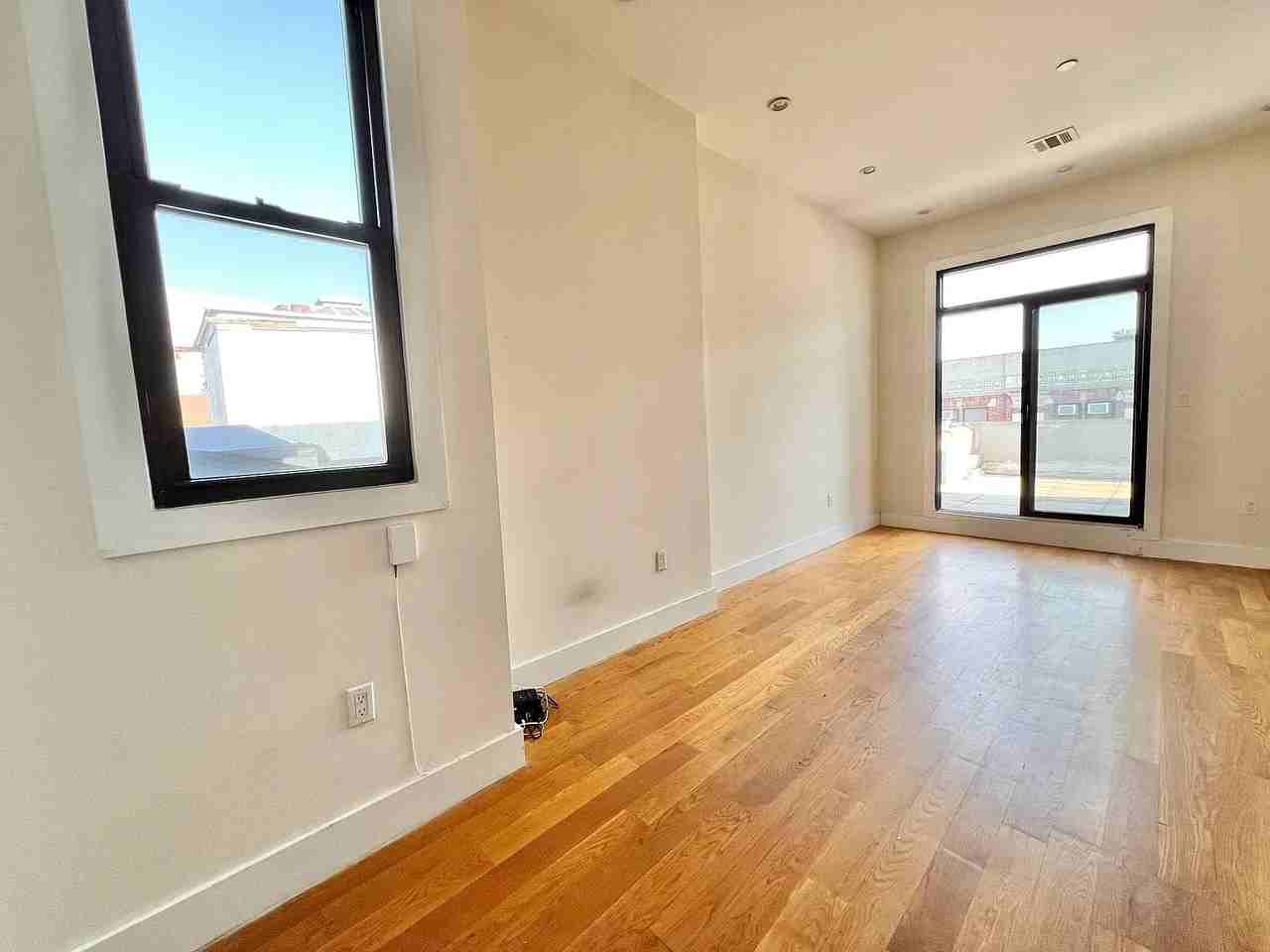 751 Dekalb Ave #1A - Photo 2 of 8