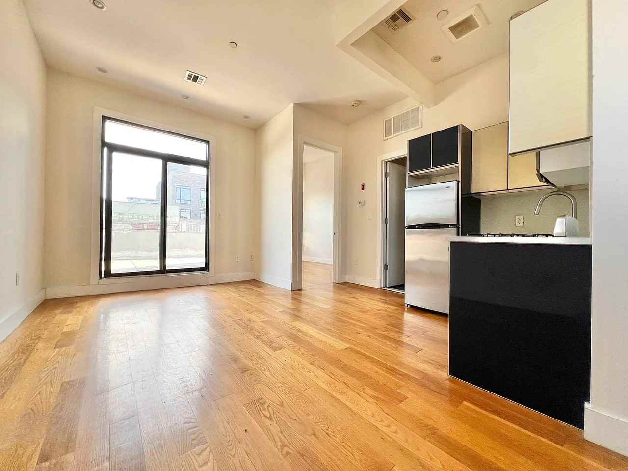 751 Dekalb Ave #1A - Photo 5 of 8