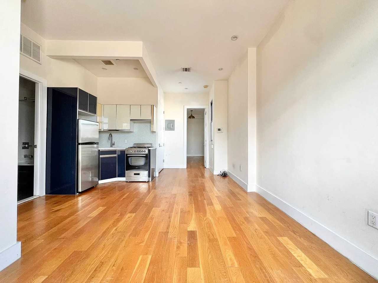 751 Dekalb Ave #1A - Photo 6 of 8