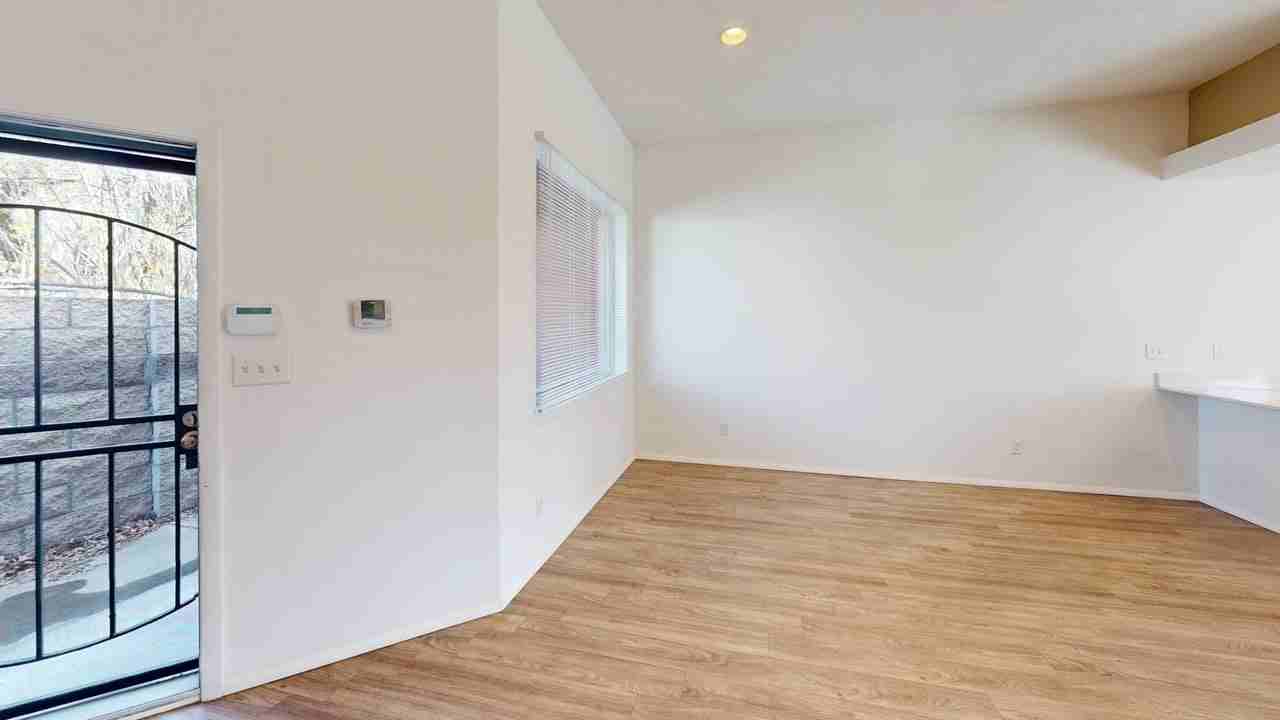 324 Vassar Dr Se - Photo 6 of 24