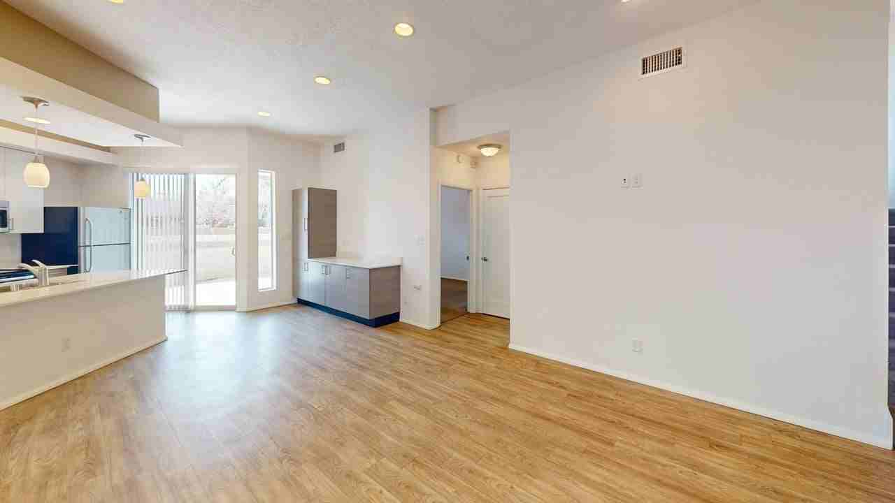 324 Vassar Dr Se - Photo 4 of 24