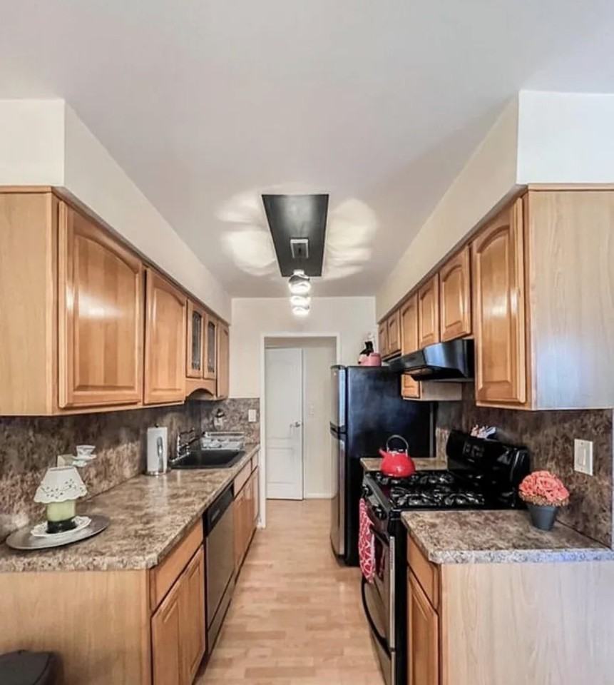 2 Elmwood Park Dr #211 - Photo 4 of 15