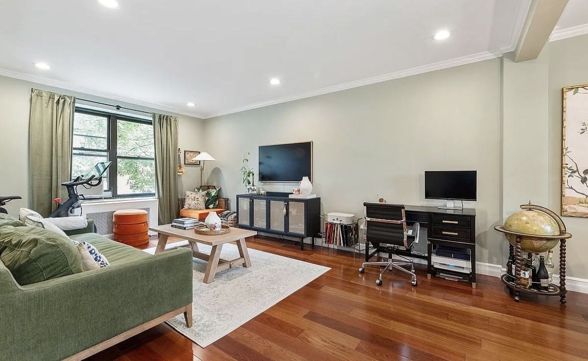 2231 77th St #C2 - Photo 3 of 15