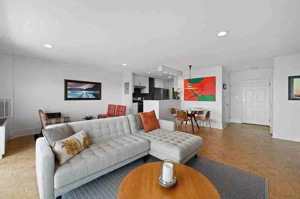 2200 Victory Pkwy #1405 - Photo 2 of 11