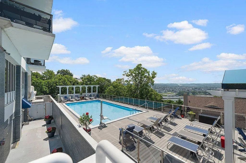 2200 Victory Pkwy #1405 - Photo 6 of 11