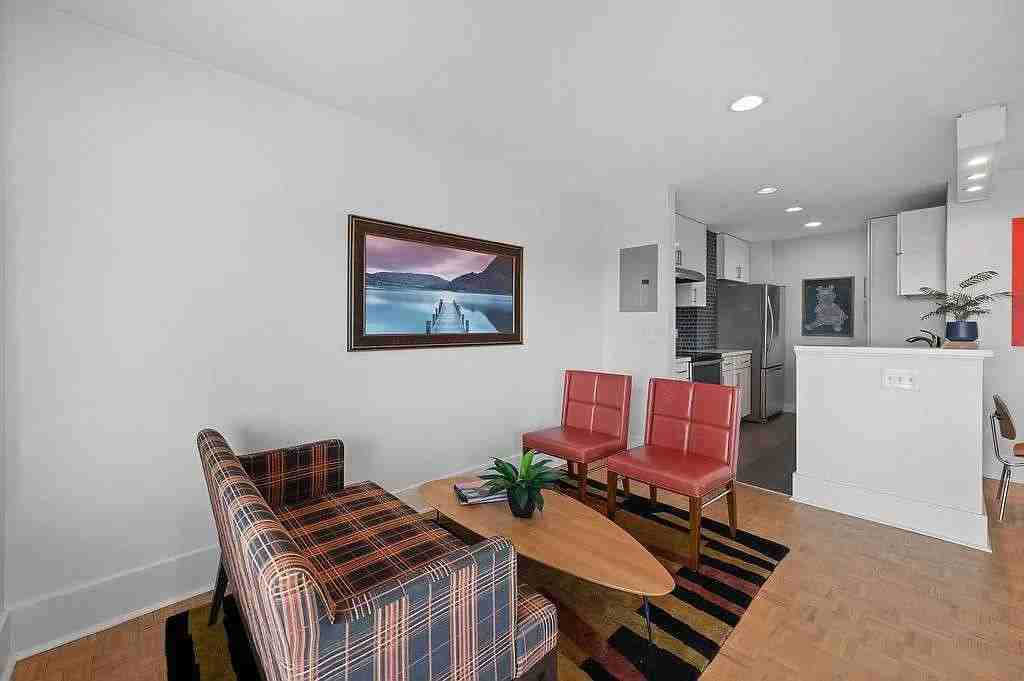 2200 Victory Pkwy #1405 - Photo 7 of 11