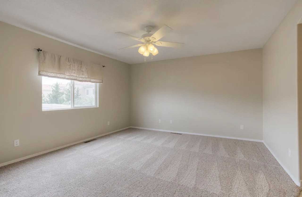 1400 Vista Monte Dr Ne - Photo 2 of 10