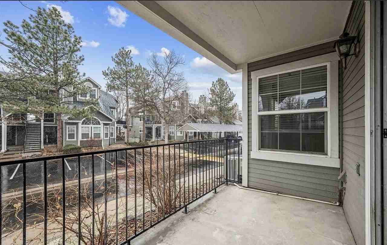 6702 S Ivy Way - Photo 4 of 10