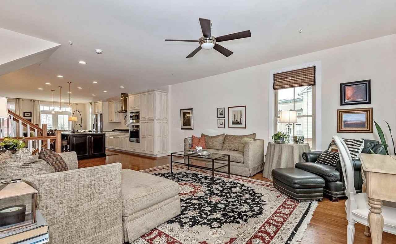 9124 Kenway Ln - Photo 3 of 10