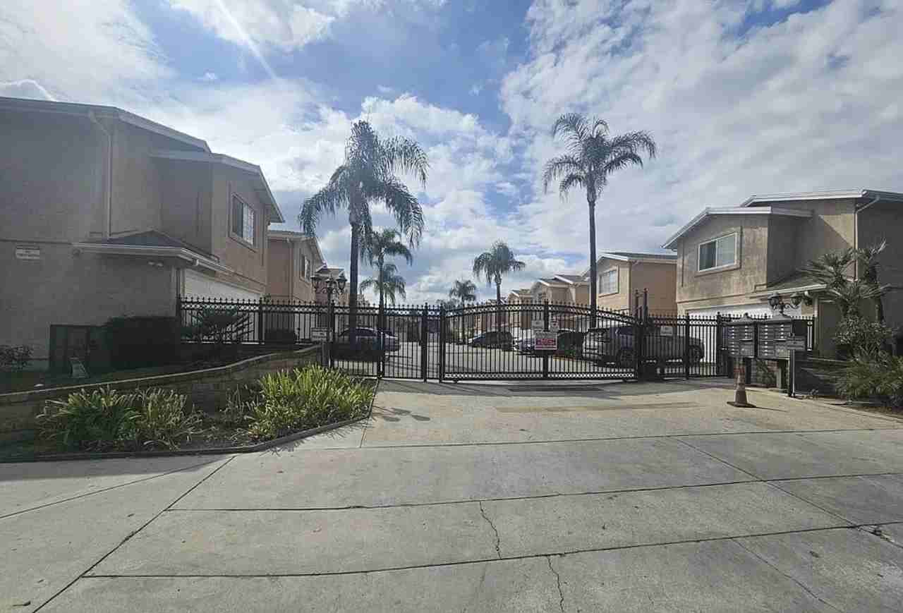 9225 Cedros Ave - Photo 5 of 10