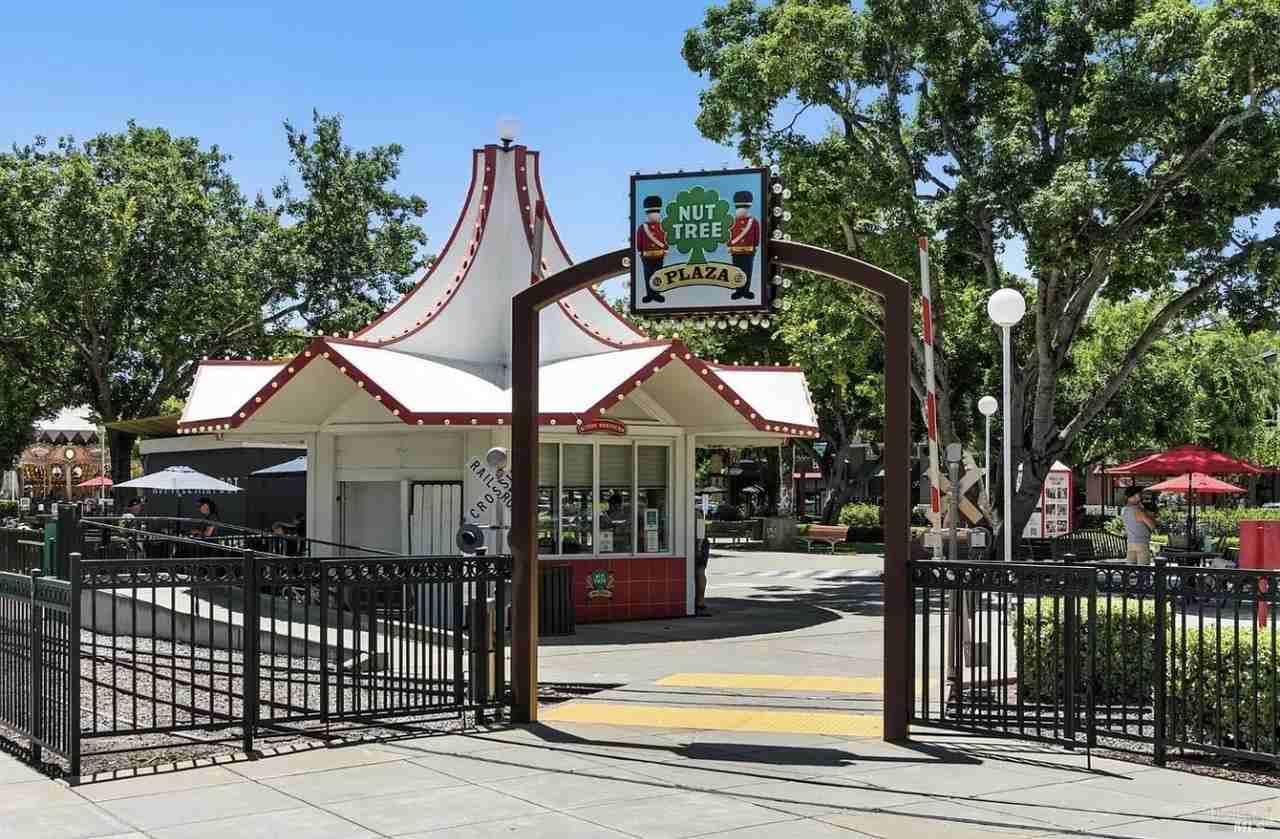 1390 Callen St - Photo 5 of 10