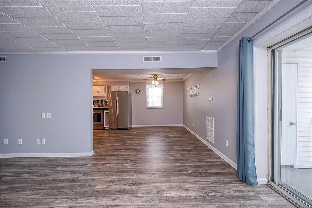 501 Camelot Dr - Photo 4 of 9